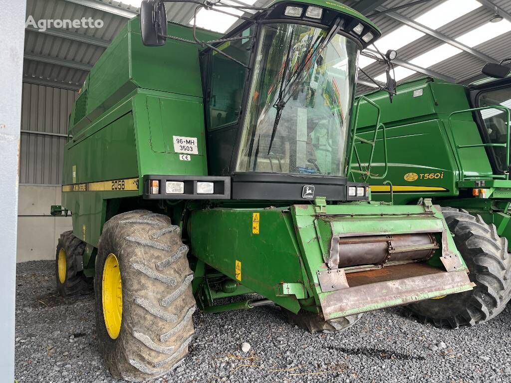 John Deere 2058 kombajn za žito