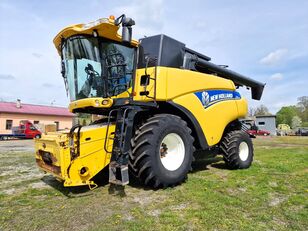 New Holland  CR 8070 - 2014 ROK - NOWSZY MODEL - VARIFEED 7.62 M kombajn za žito