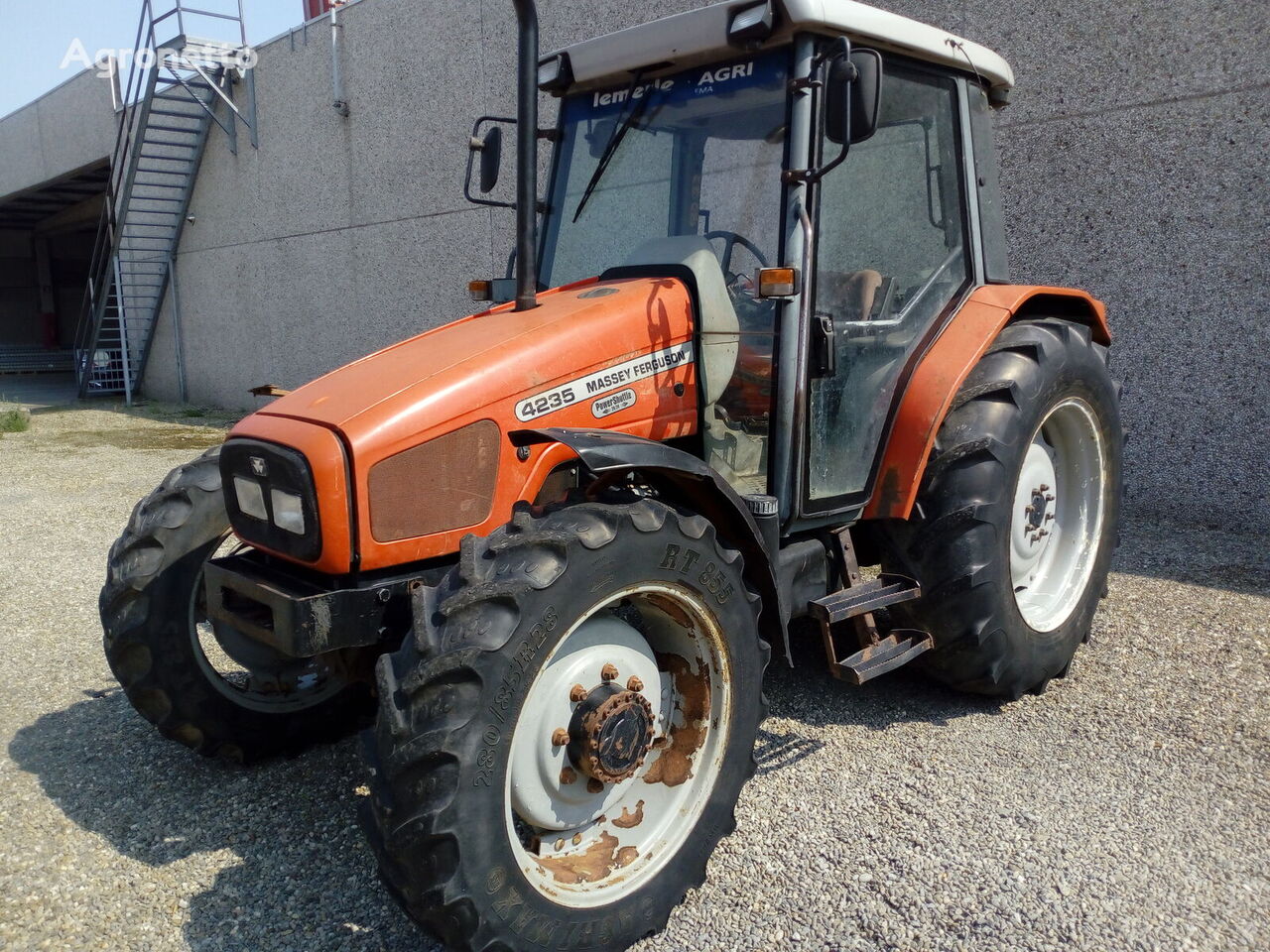 Massey Ferguson 4235 traktor na kotačima